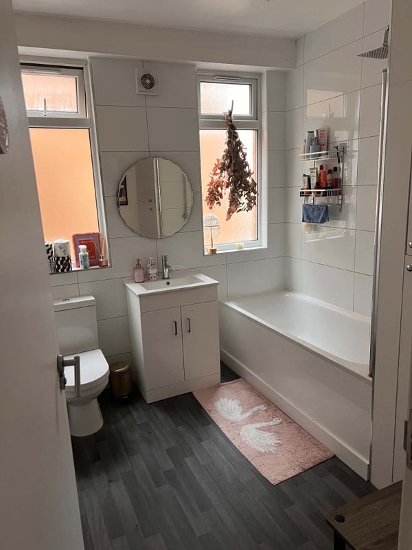 Room Priory Road in Greater London