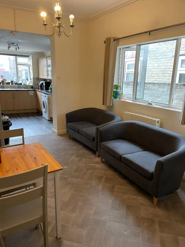 Room Chichester Road in Portsmouth