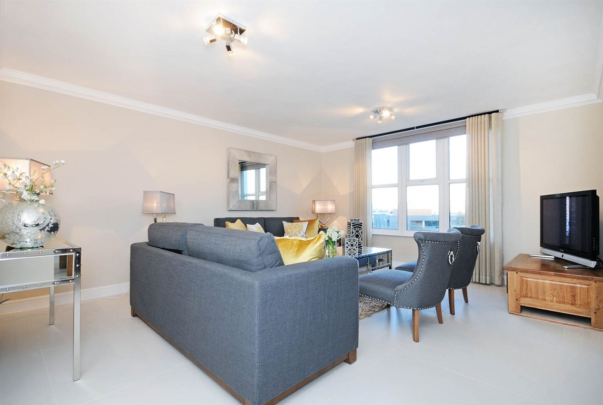 Flat Boydell Court in Greater London