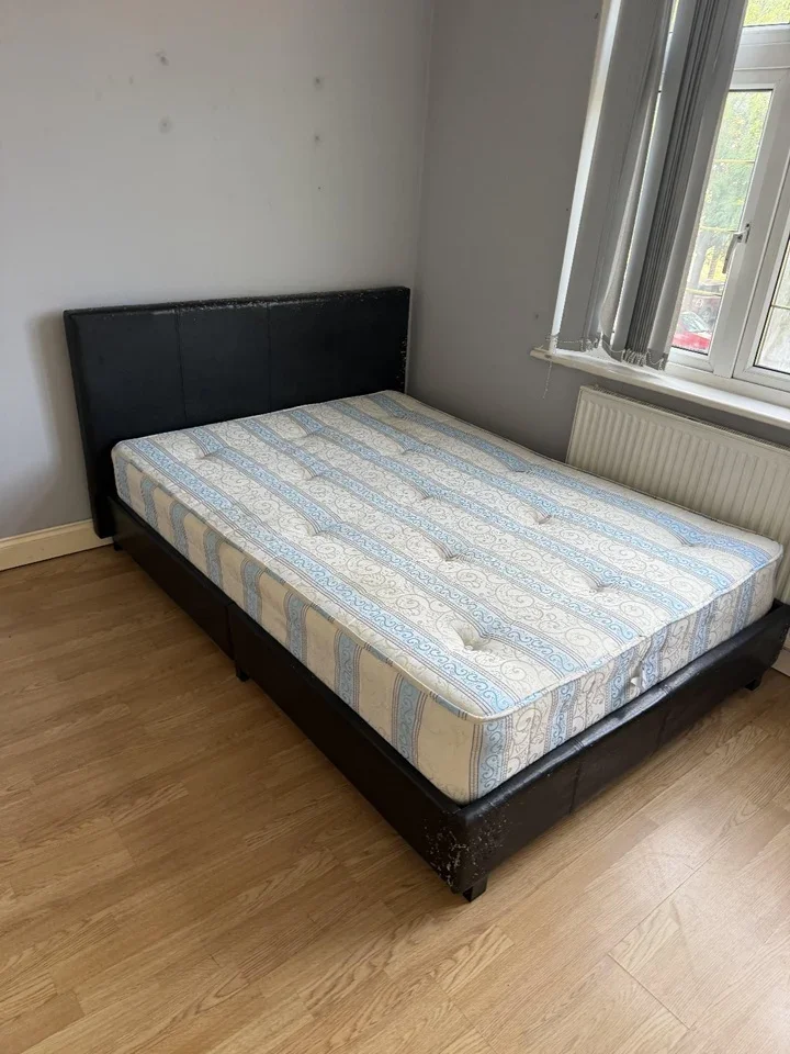 Flat Eccleston Road in Greater London