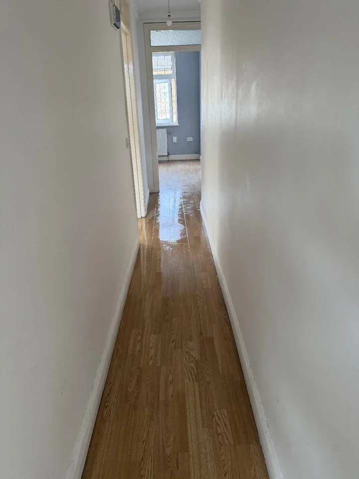 Flat Eccleston Road in Greater London