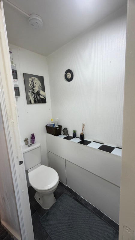 Room Bakersfield in Greater London