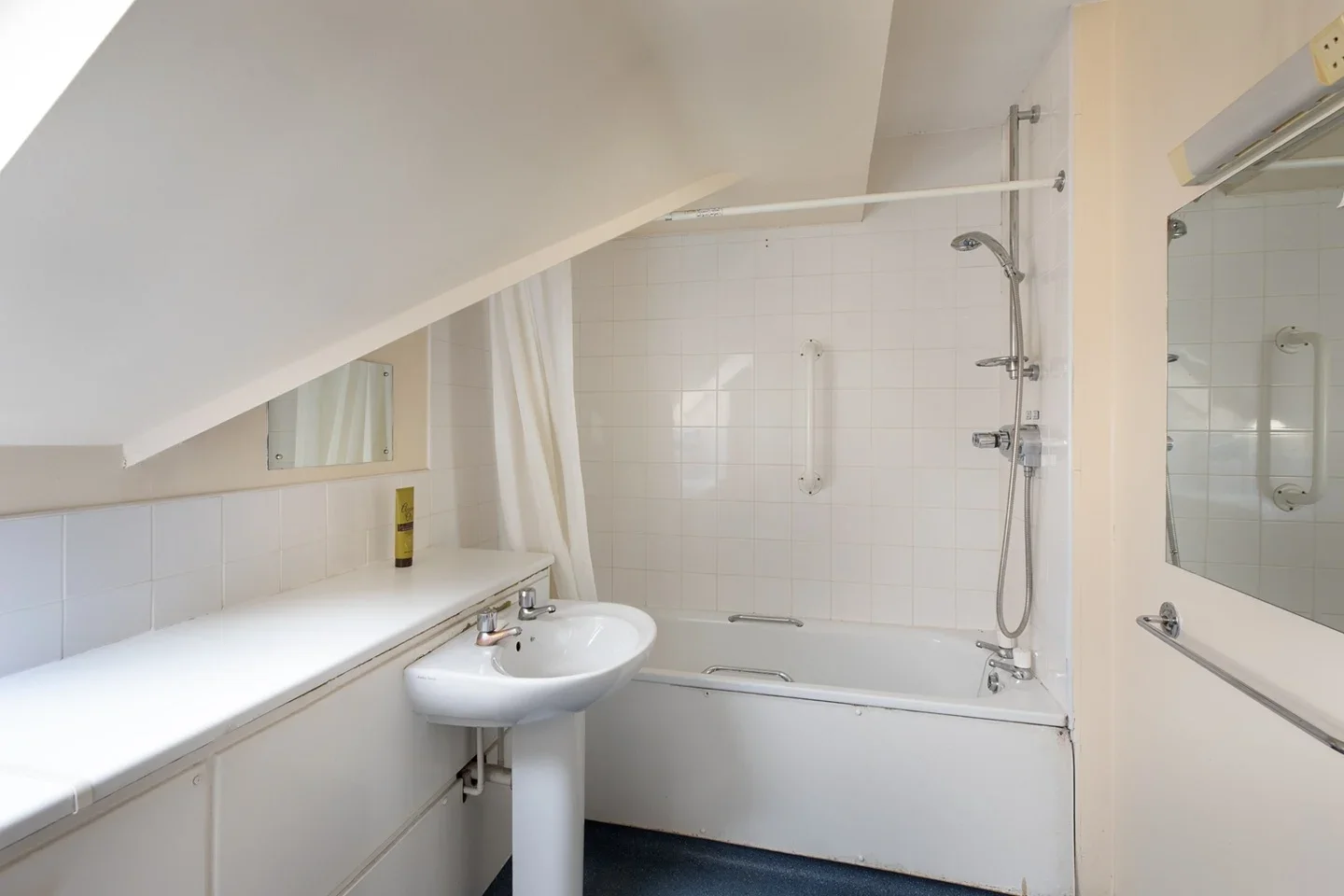 Room Heath Street in Greater London