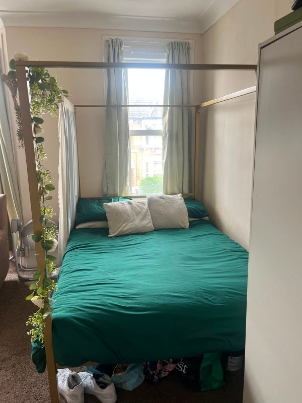 Room Farley Road in Greater London