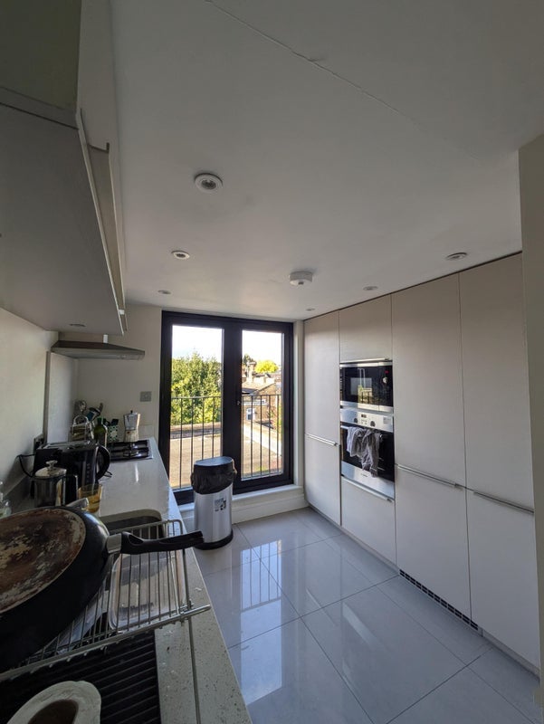 Room Seymour Road in Greater London