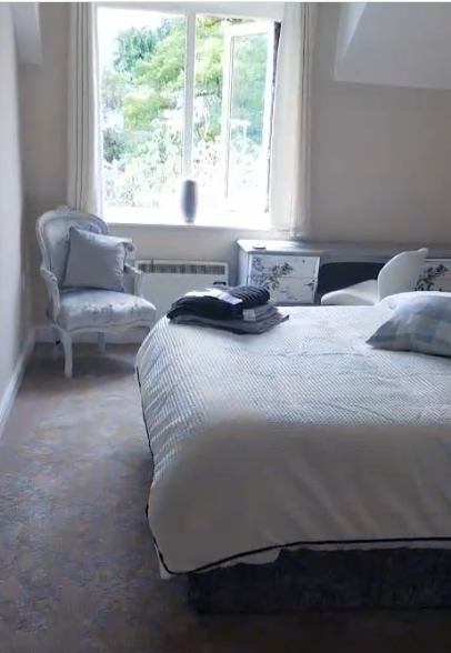 Room Yew Tree Lane in Metropolitan Borough of Solihull