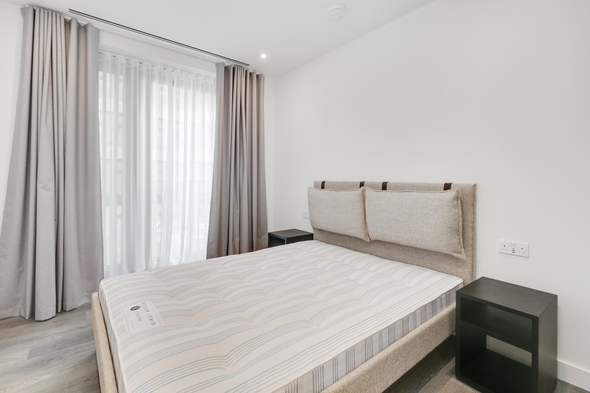 Flat Cherry Park Lane in Greater London