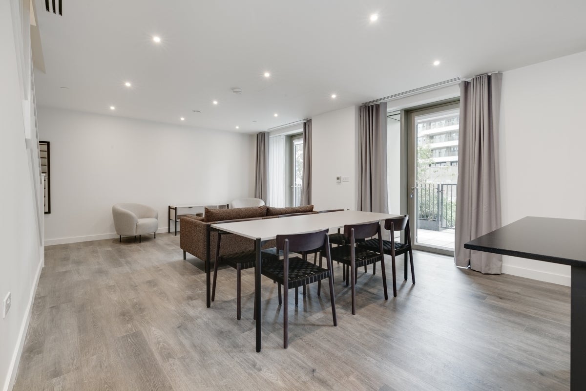 Flat Cherry Park Lane in Greater London