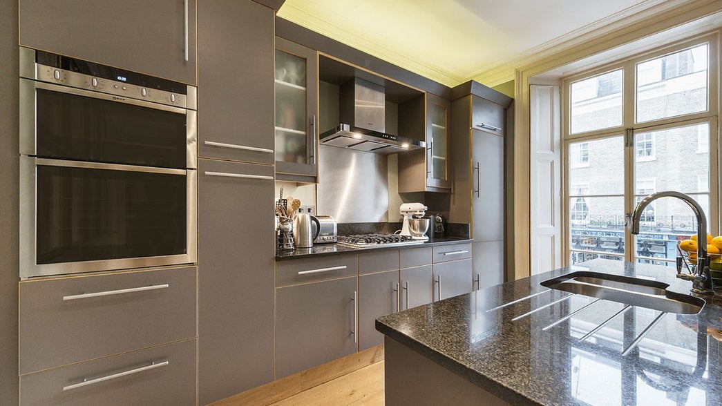 Flat Elizabeth Street in London