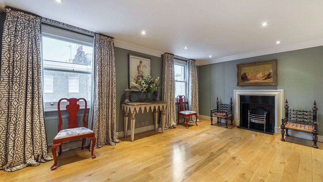 Flat Elizabeth Street in London