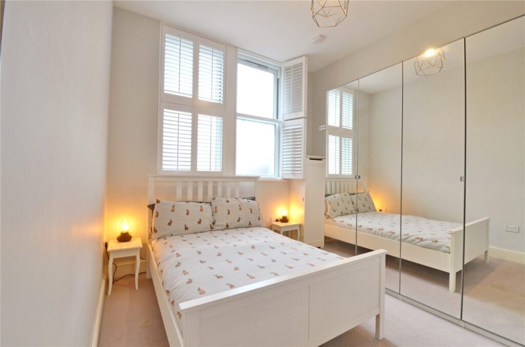 Flat Gloucester Road in Bristol