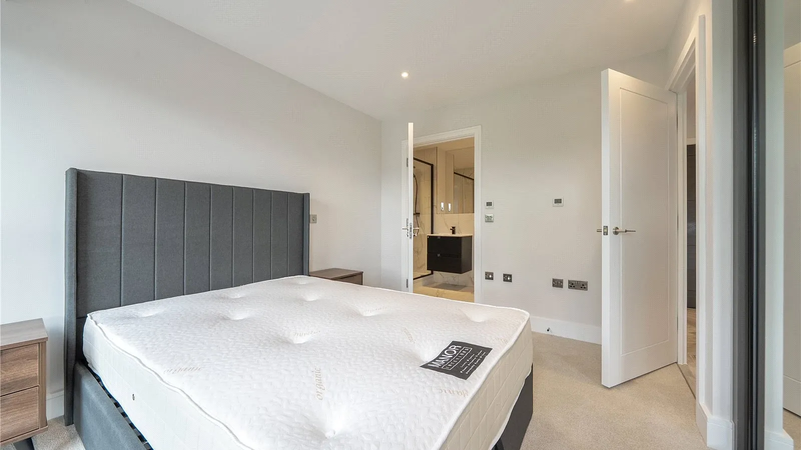 Flat Cockfosters Road in Greater London