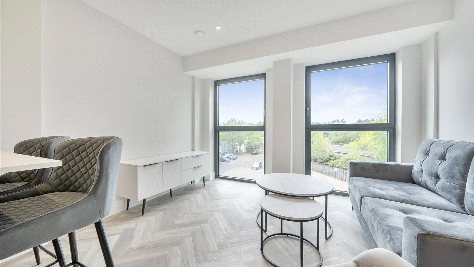 Flat Cockfosters Road in Greater London
