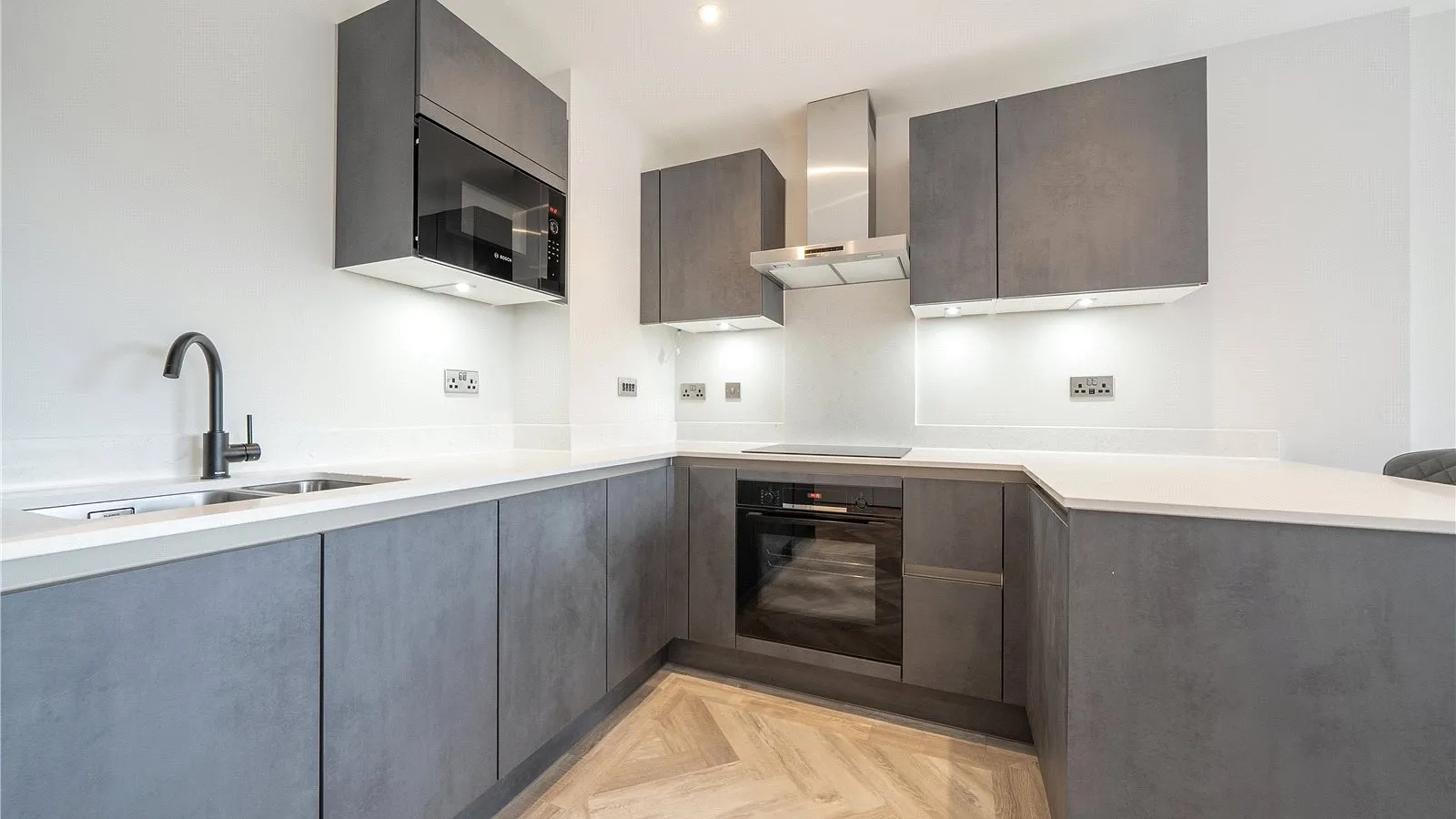 Flat Cockfosters Road in Greater London