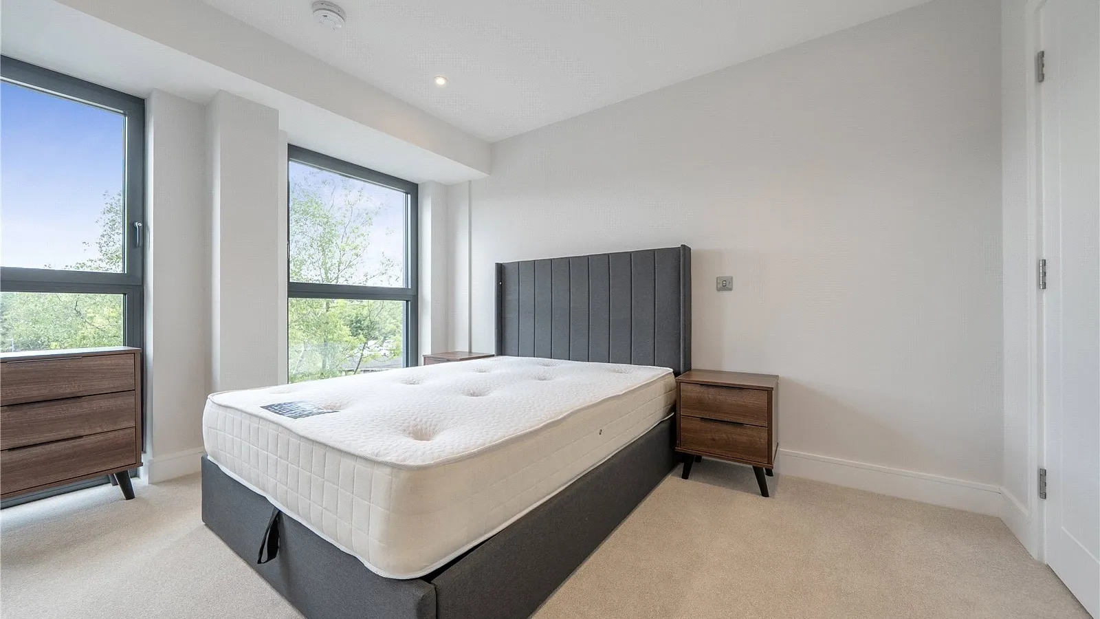 Flat Cockfosters Road in Greater London