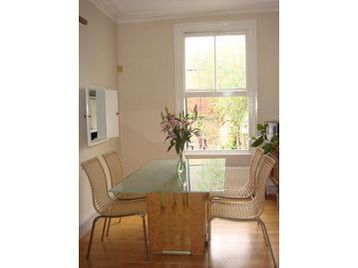 Room Walham Grove in Greater London