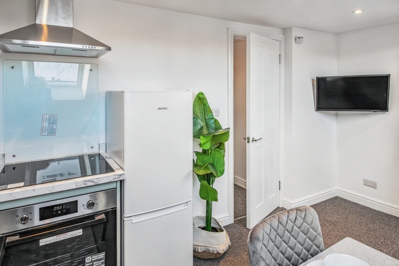 Room Cassell Road in Bristol