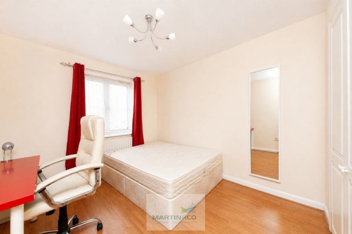 Room Cunningham Avenue in Welwyn Hatfield