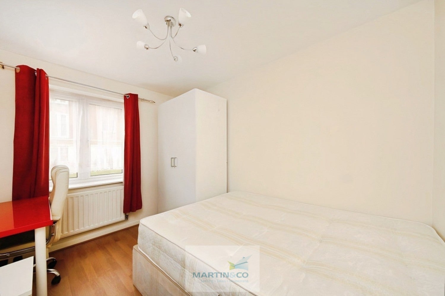 Room Cunningham Avenue in Welwyn Hatfield