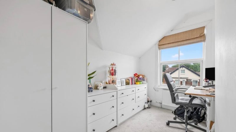 Flat Moreton Road in Greater London