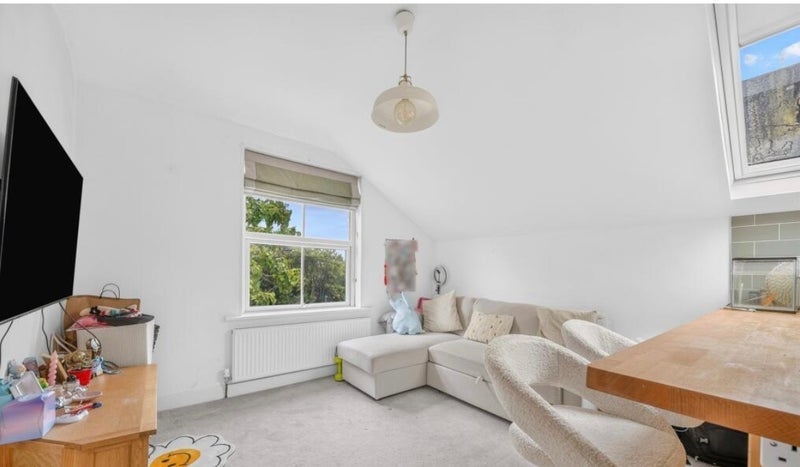 Flat Moreton Road in Greater London