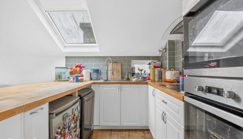 Flat Moreton Road in Greater London