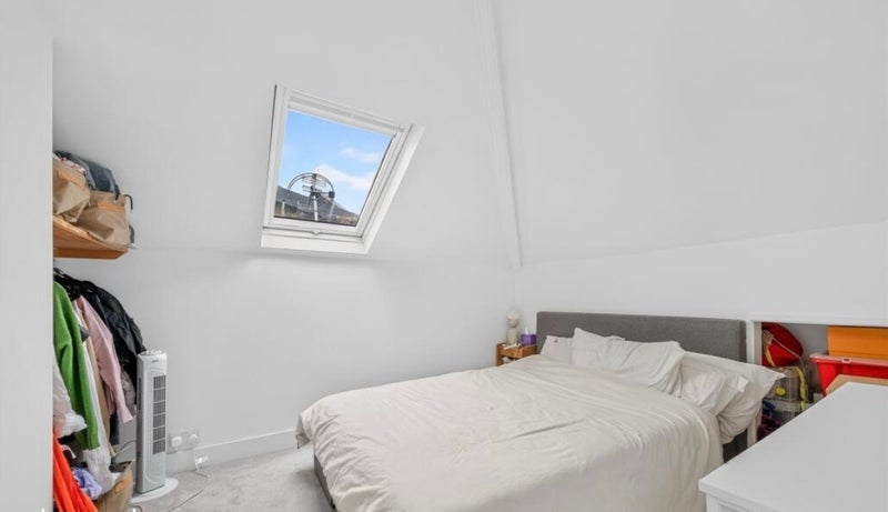 Flat Moreton Road in Greater London
