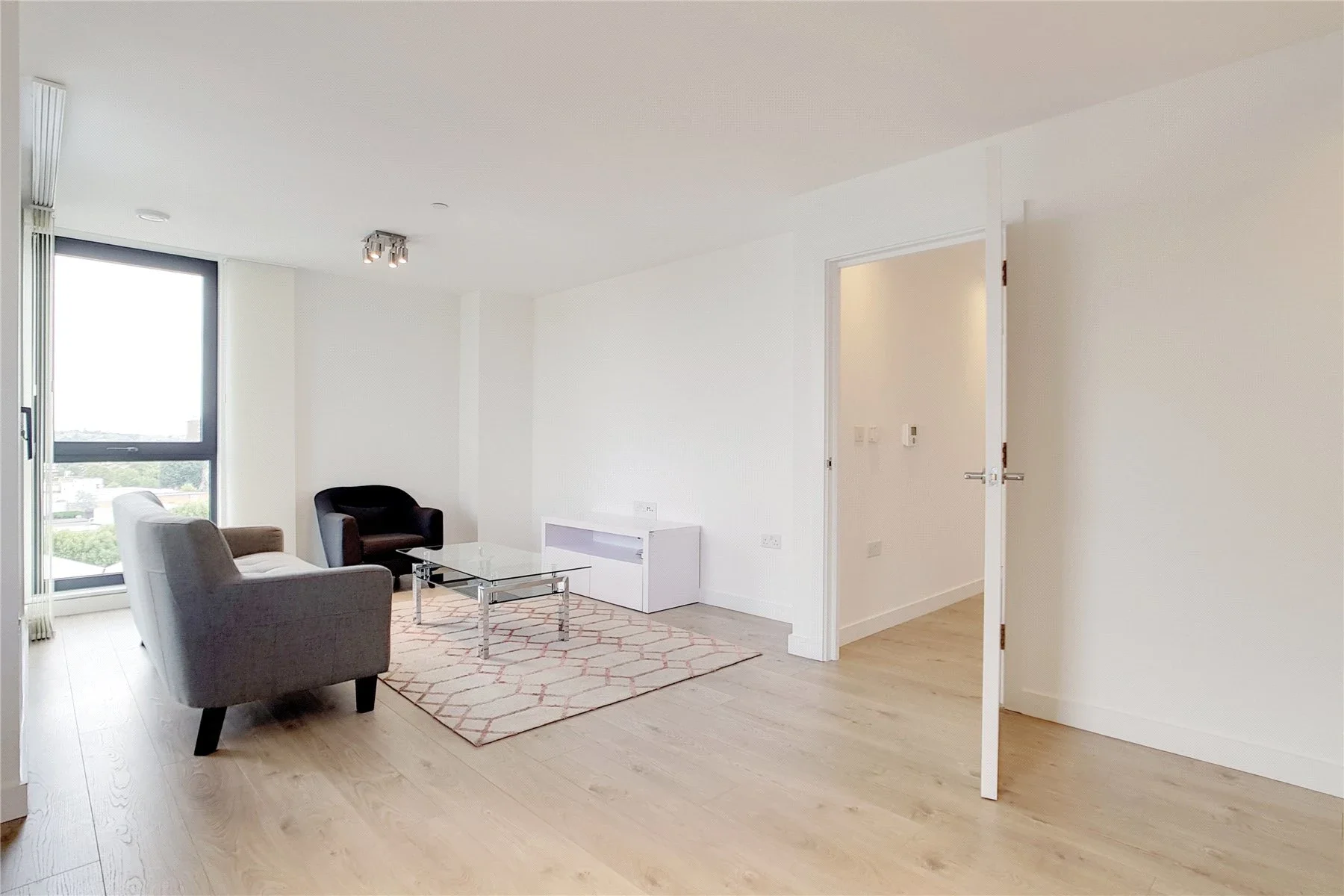 Flat Rotherhithe New Road in Greater London