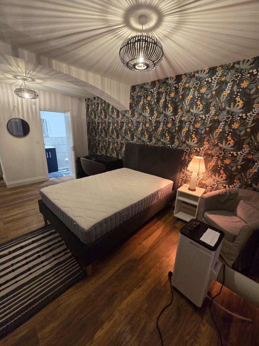 Room Station Parade in Greater London