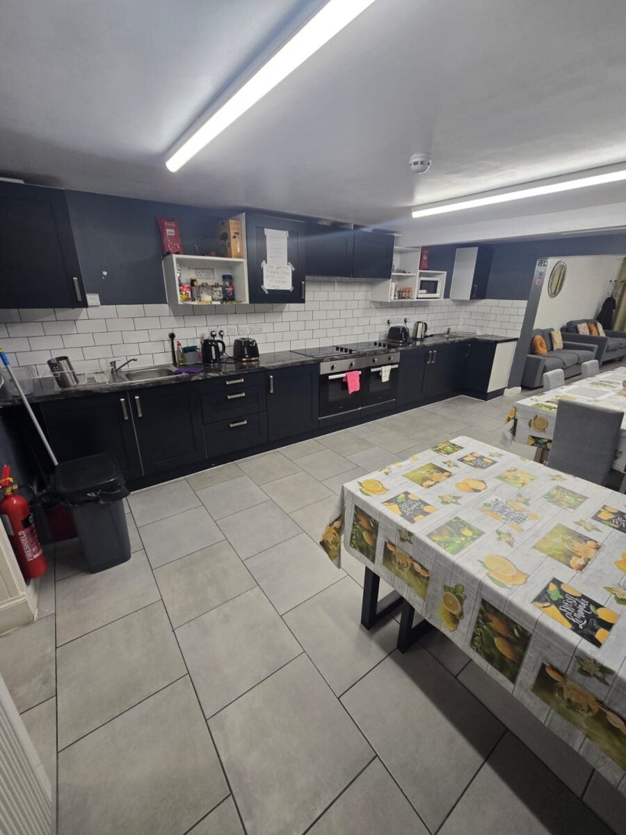 Room Station Parade in Greater London