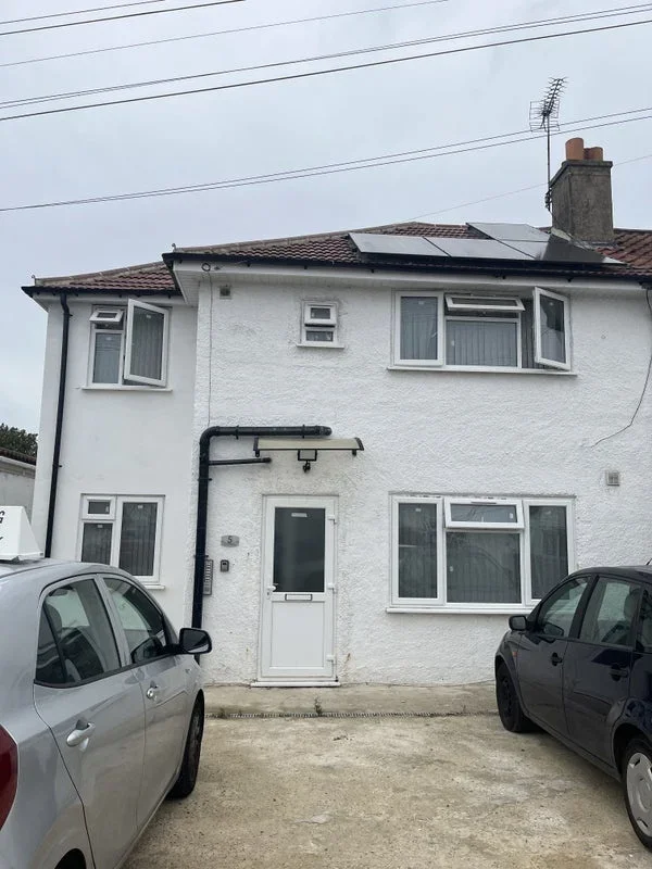Room West Walk in Greater London