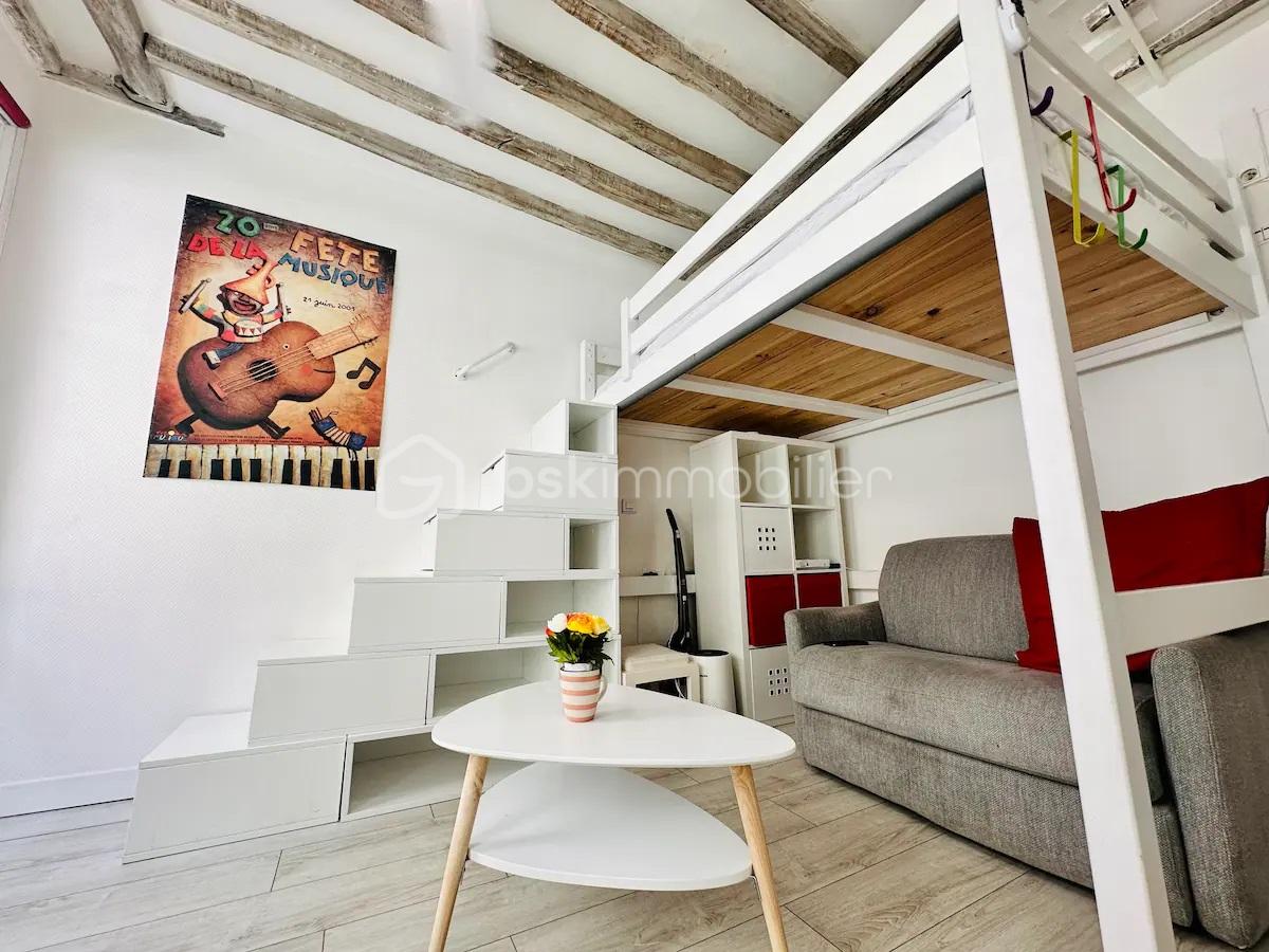 Flat Rue Pierre Fontaine in Paris