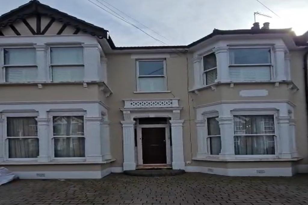 Flat Ilford Lane in Greater London