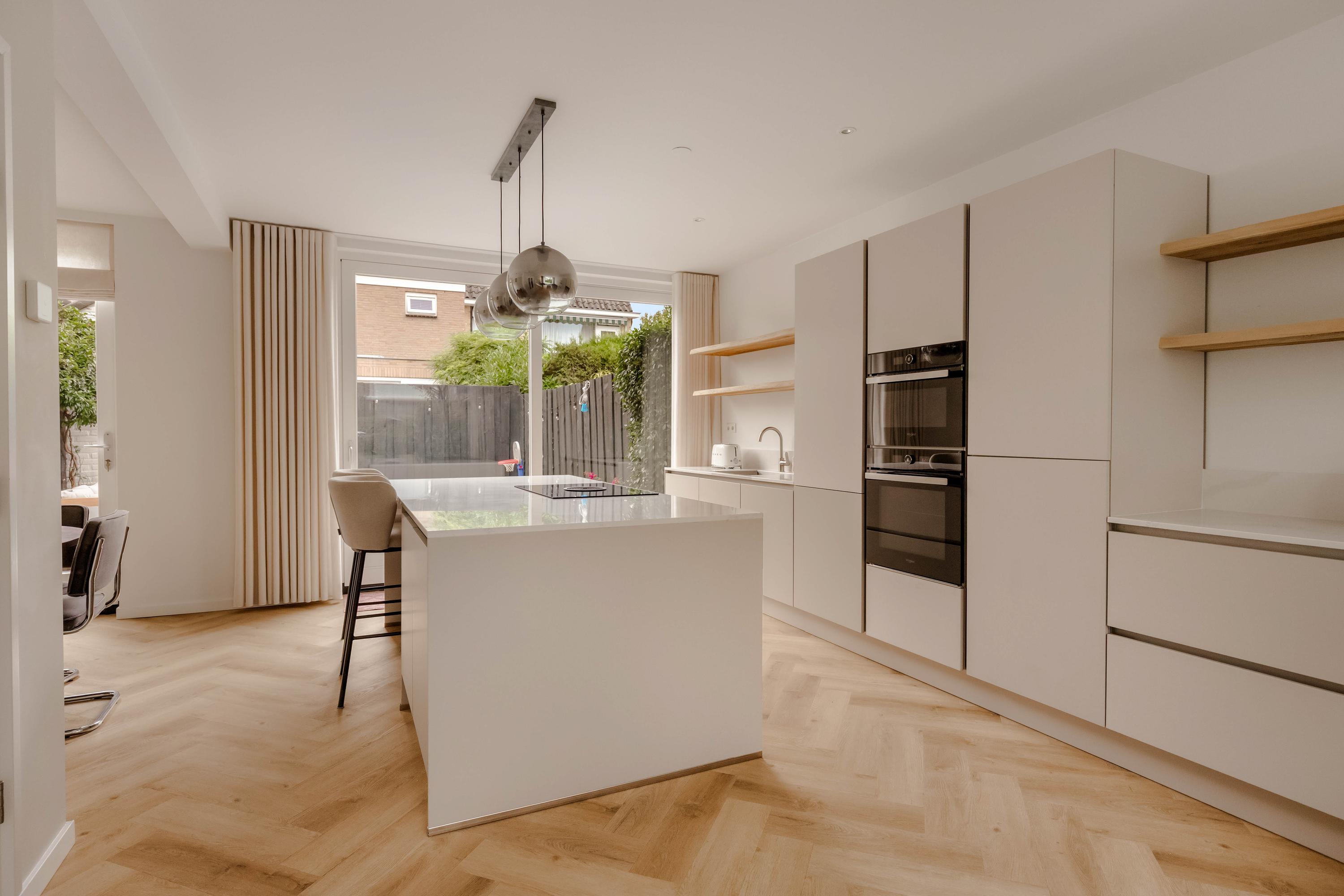 Tussenwoning te huur: Henk Oostveenstraat 8, Abcoude