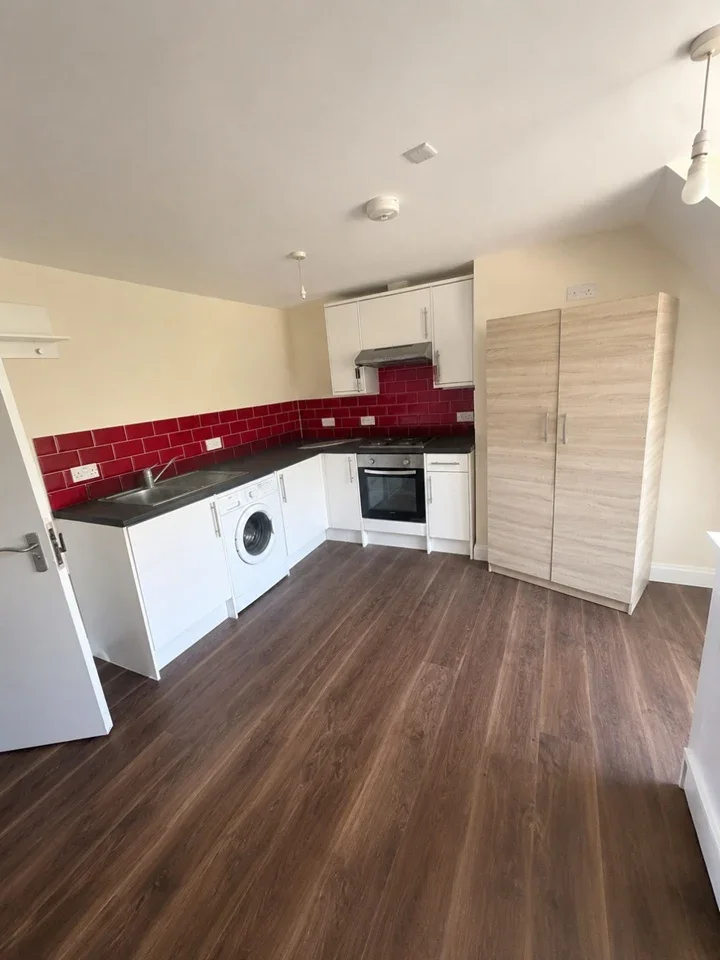 Flat Barclay Road in Greater London