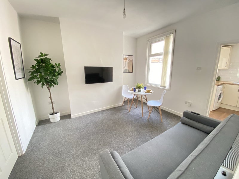 Room Kings Road in Bootle