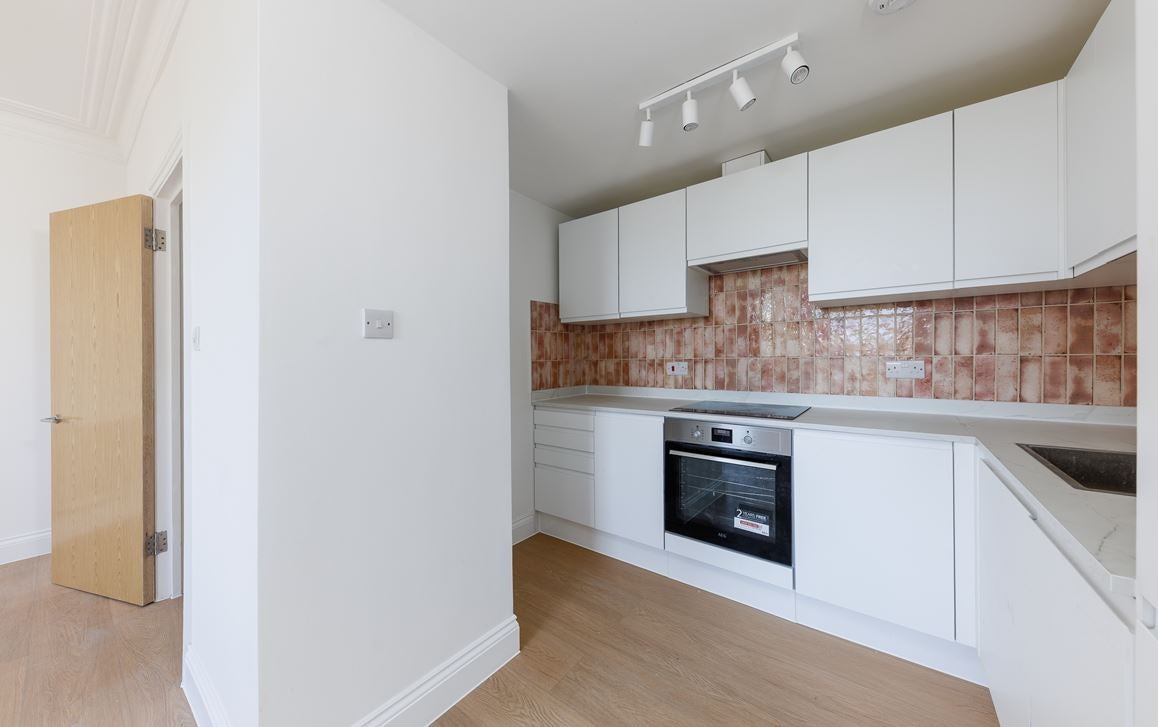 Flat Brixton Road in Greater London