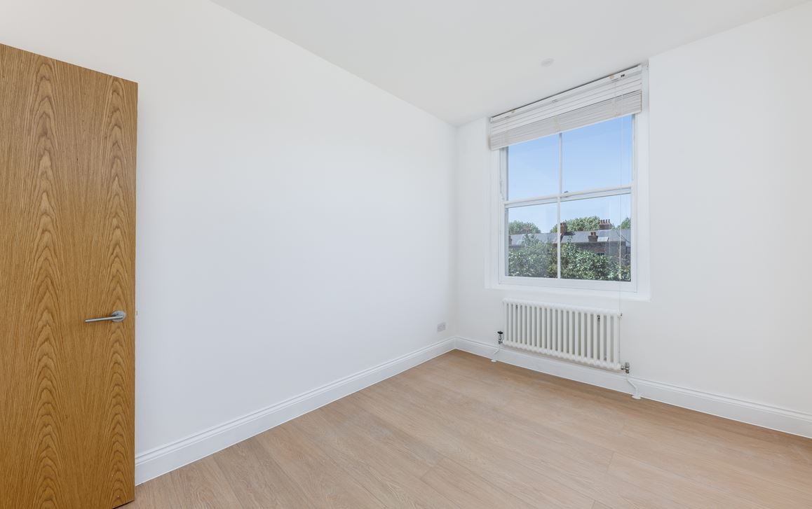 Flat Brixton Road in Greater London