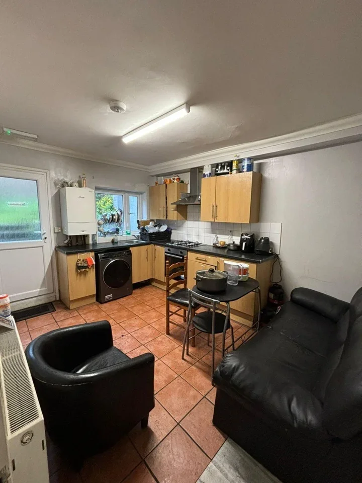 Room Napier Road in Luton