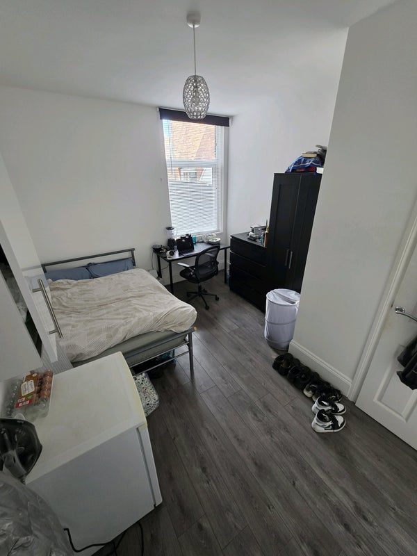 Room Mere Road in Birmingham