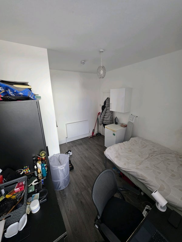 Room Mere Road in Birmingham