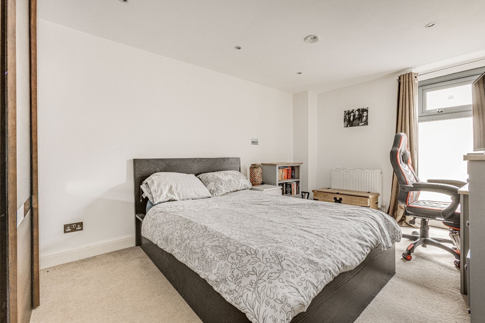 Flat Saint John's Hill in Greater London