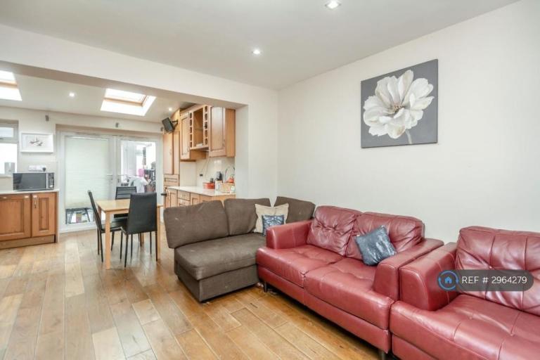 House Hodder Drive in Greater London