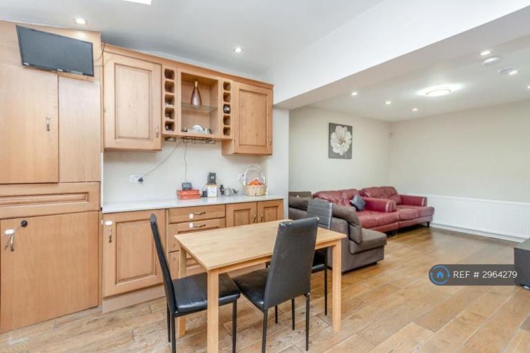 House Hodder Drive in Greater London