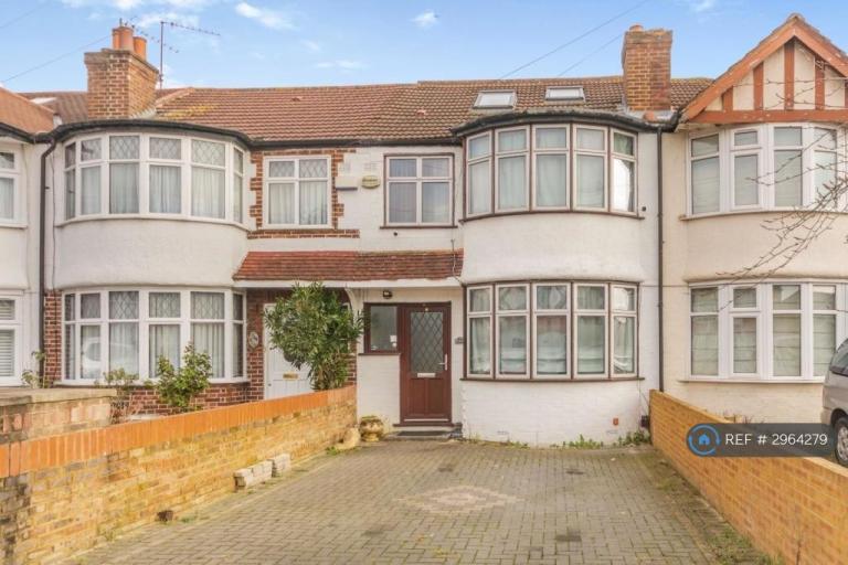 House Hodder Drive in Greater London