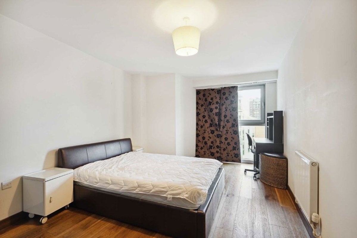 Flat Bridges Court in Greater London
