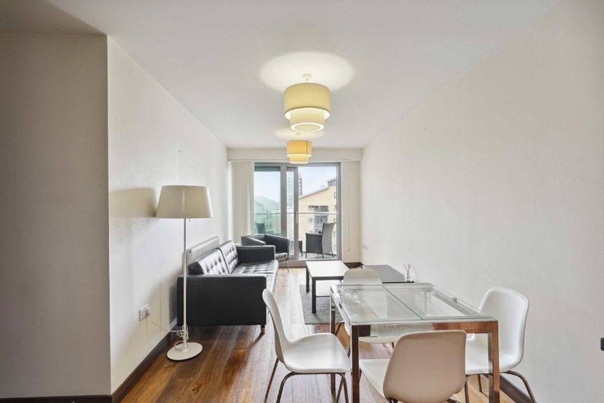 Flat Bridges Court in Greater London