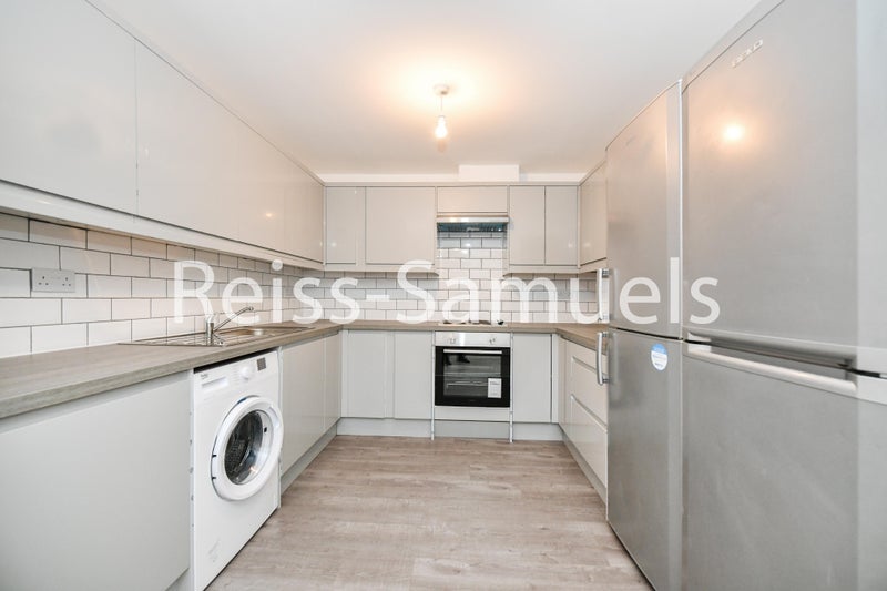 House Lockesfield Place in Greater London