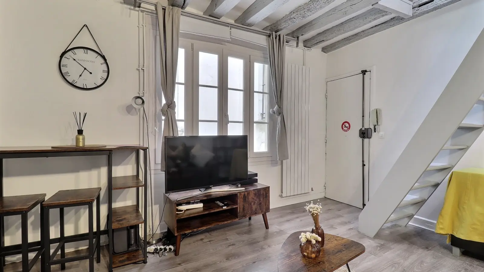 Flat Rue Saint-Honoré in Paris