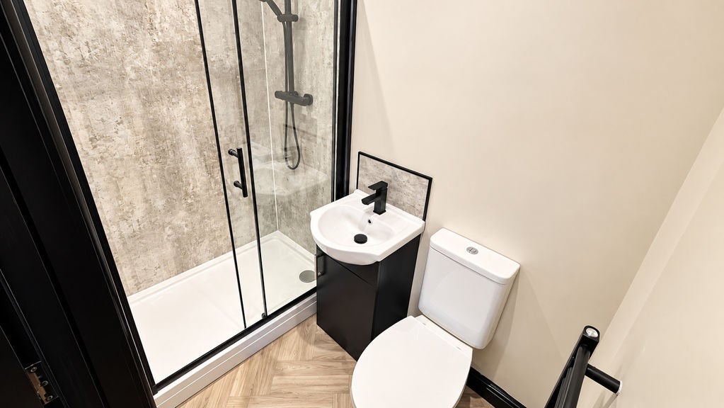 Room Layton Avenue in Mansfield Woodhouse